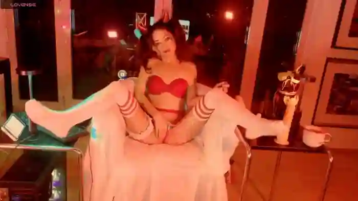 smallestgirlinchat01