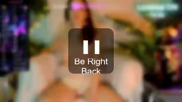 smallestgirlinchat01