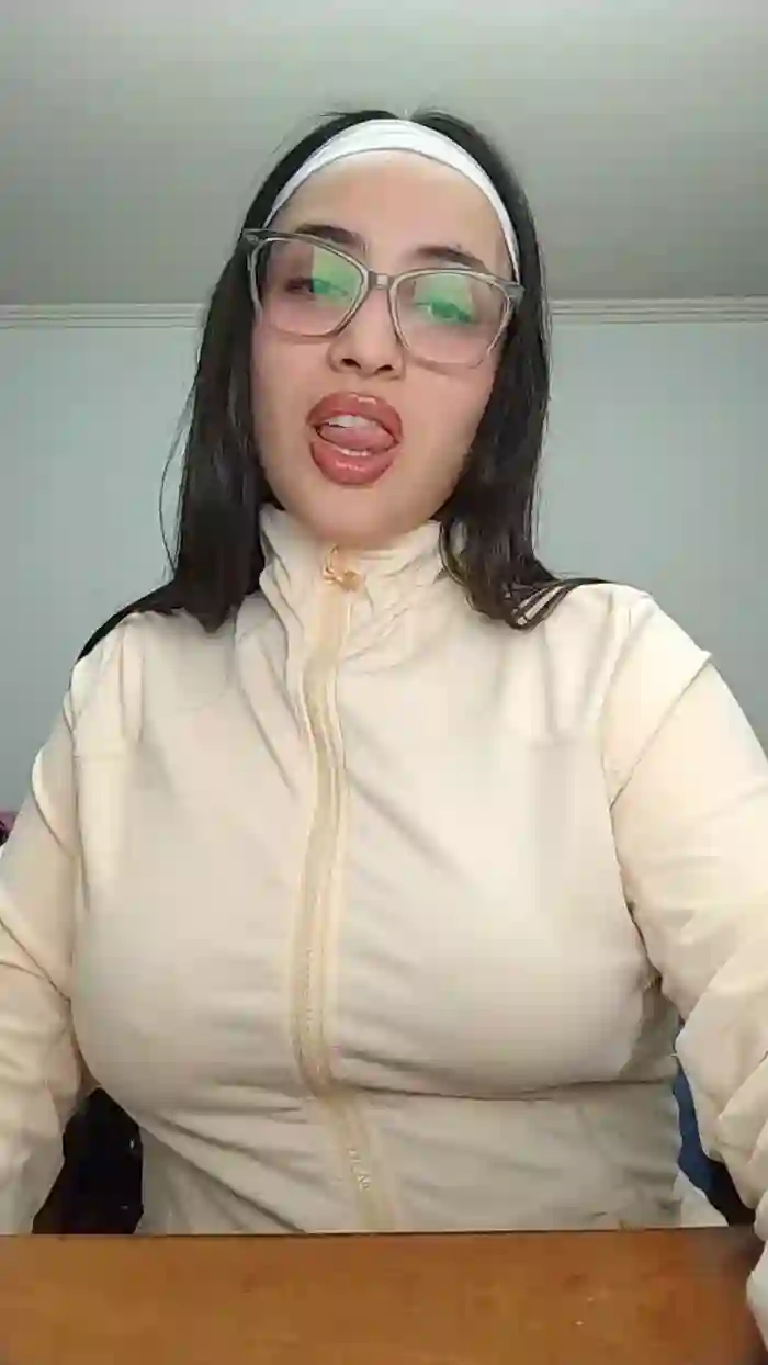 Latinaakita4