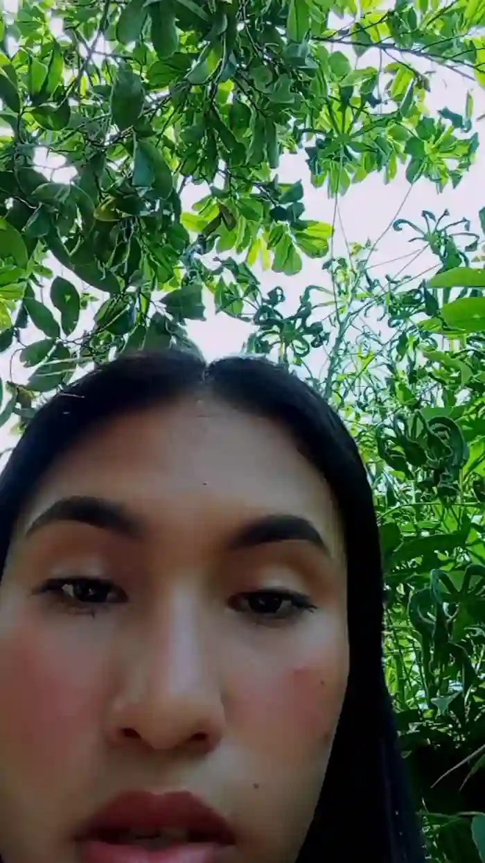 Scarlett_pee