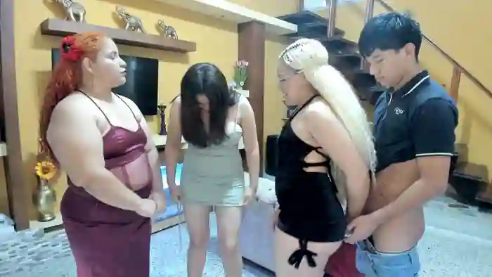 ladys_sexyinpub