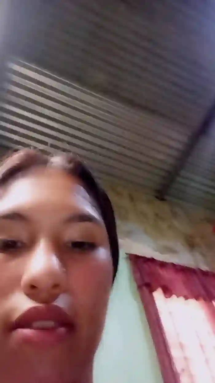 Scarlett_pee