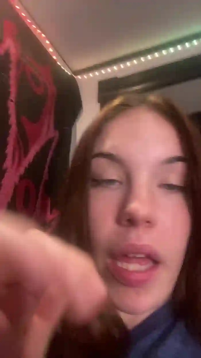 FAVbbyMAMAZ03