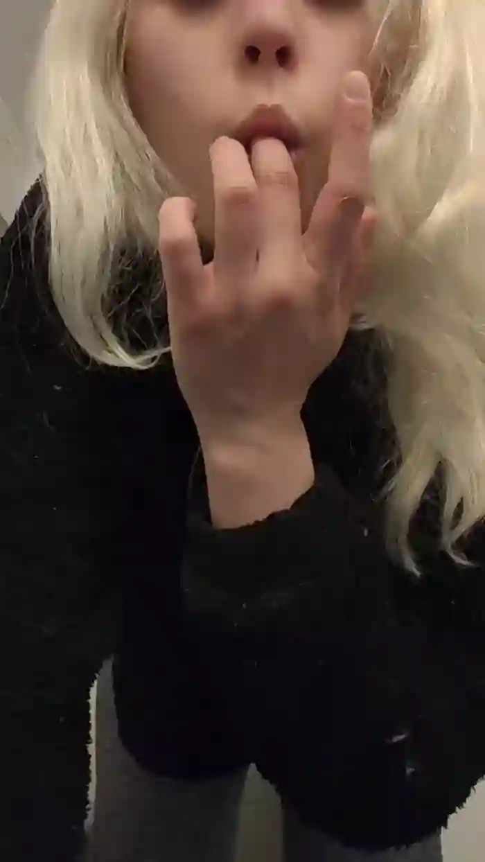 emi_laura