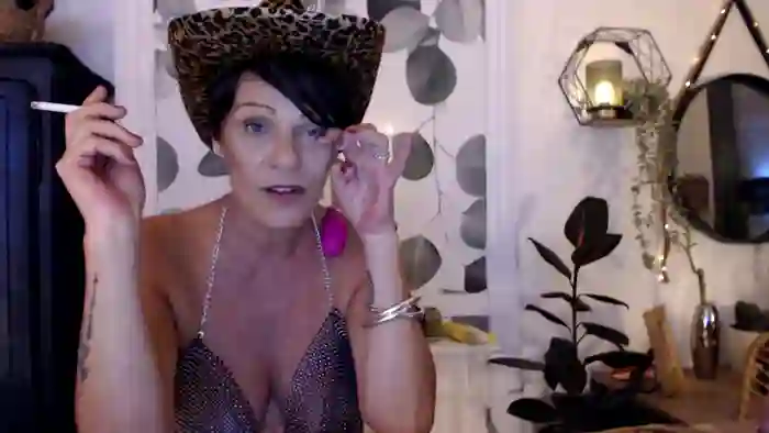 Frau_Nina