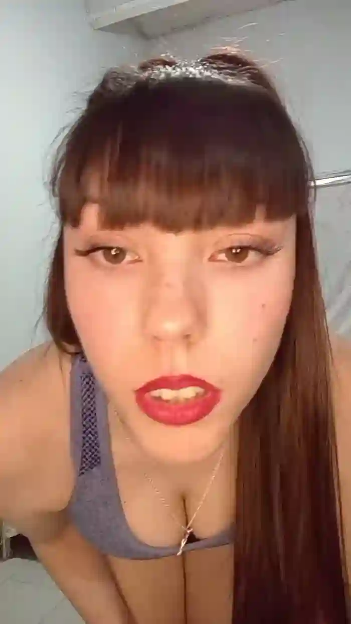 Lara_99_