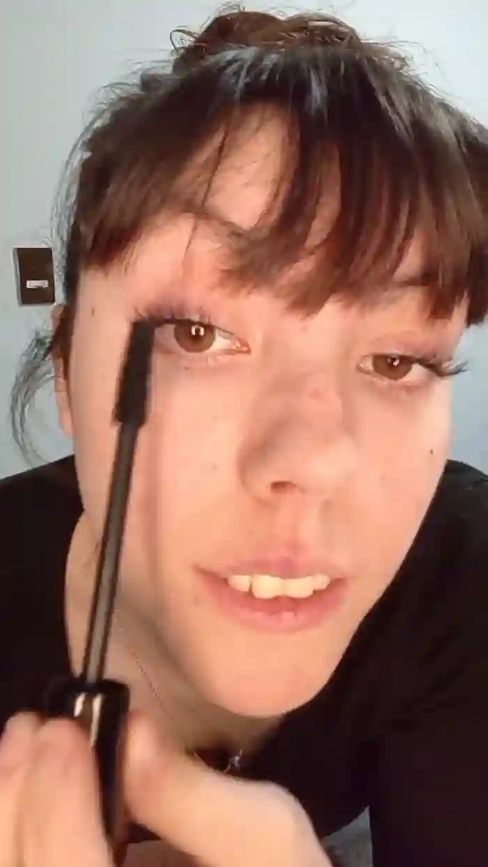 Lara_99_