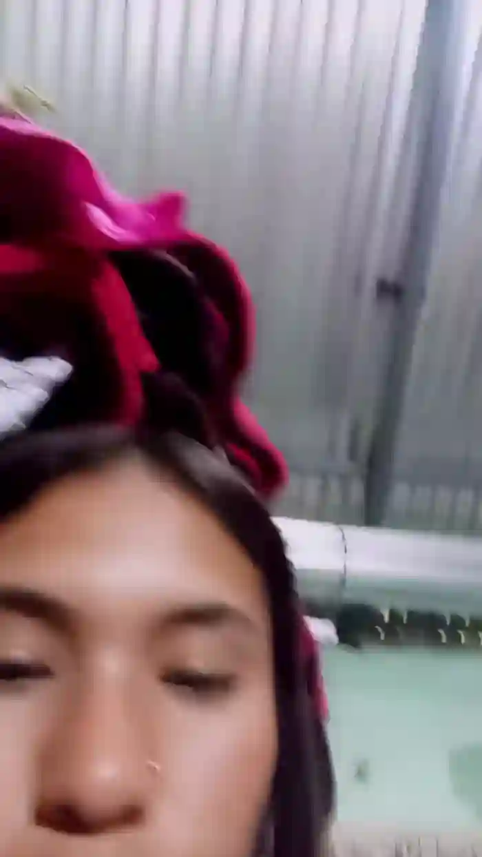 Scarlett_pee