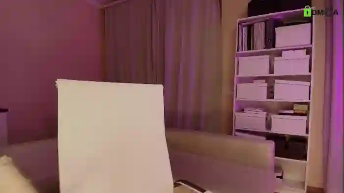 hollyextra