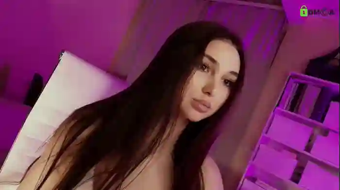 hollyextra
