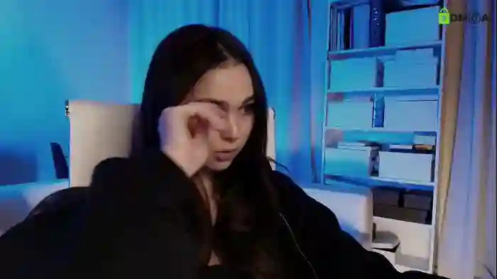 hollyextra