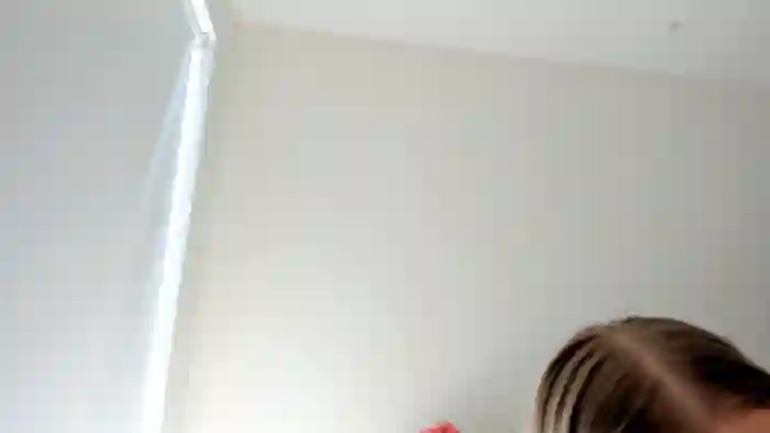 ariah_is_blonde
