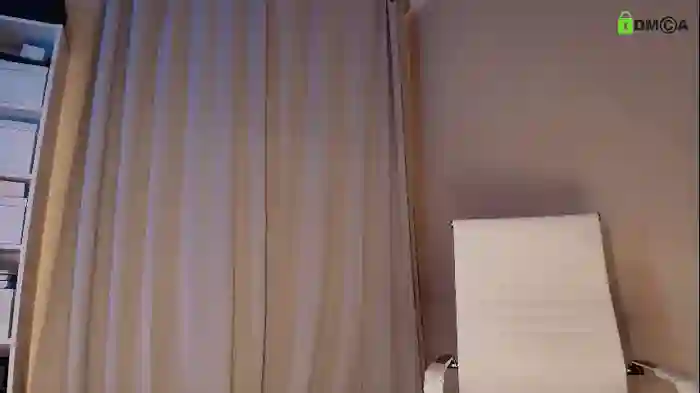 hollyextra