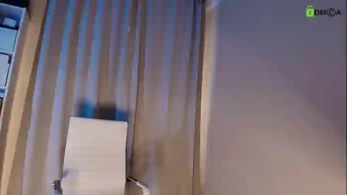 hollyextra