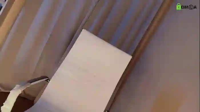 hollyextra