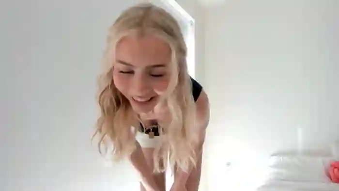 ariah_is_blonde