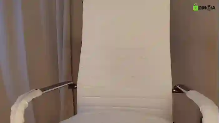 hollyextra