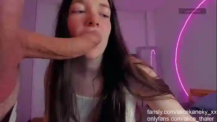alicekaneky_xx