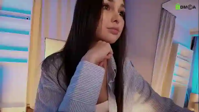 hollyextra