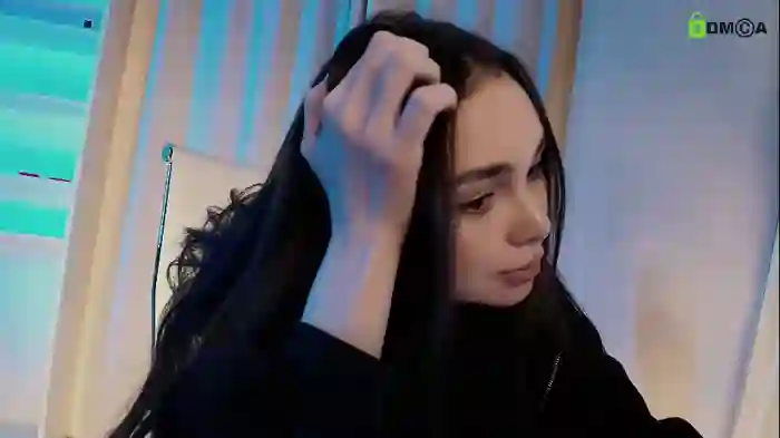 hollyextra