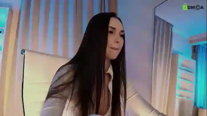 hollyextra