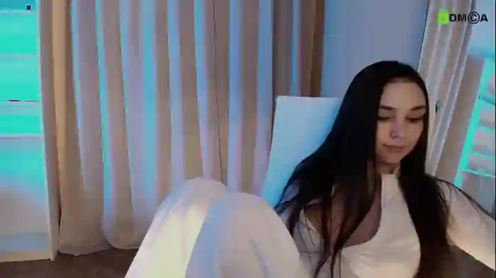 hollyextra