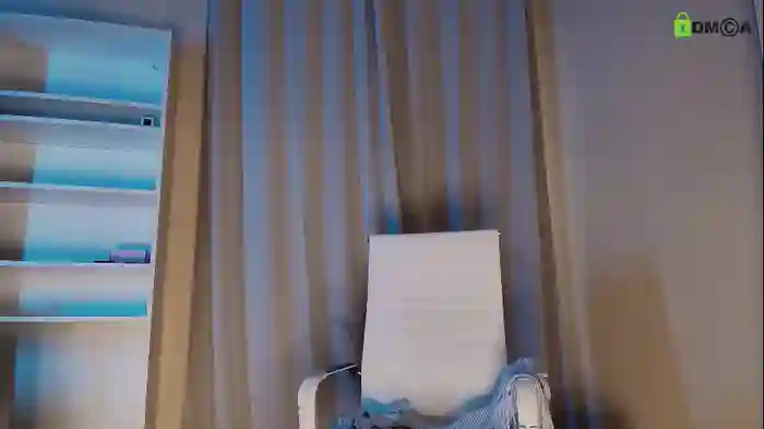hollyextra