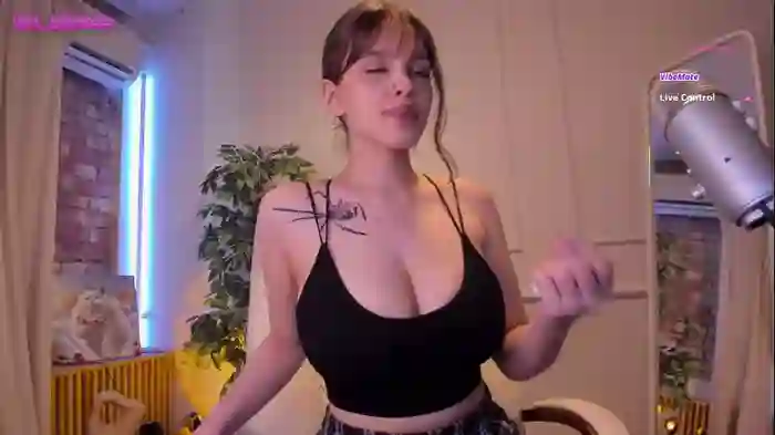 adalyn_glow
