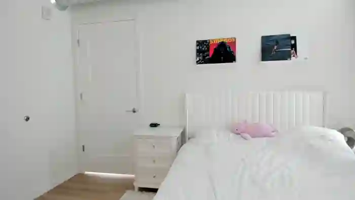 ariah_is_blonde