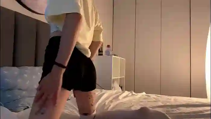 ellie_hollow
