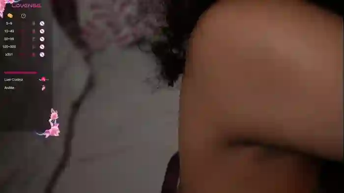 vicky_curly