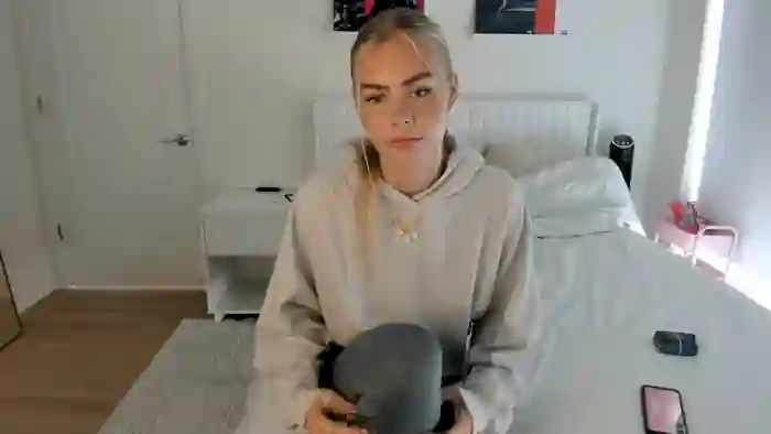 ariah_is_blonde