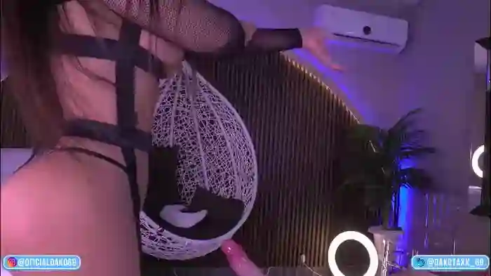 dakota_leex