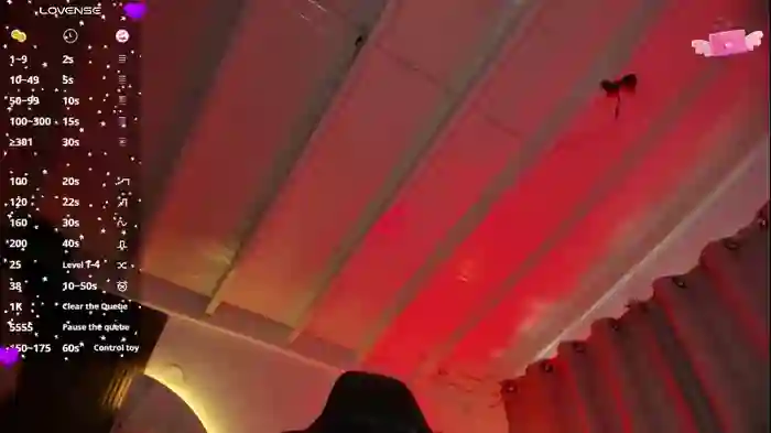 laura_hills18