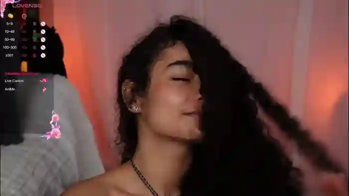 vicky_curly