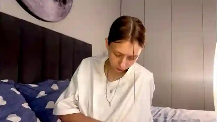 ellie_hollow