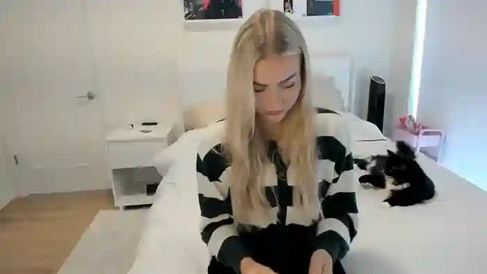 ariah_is_blonde