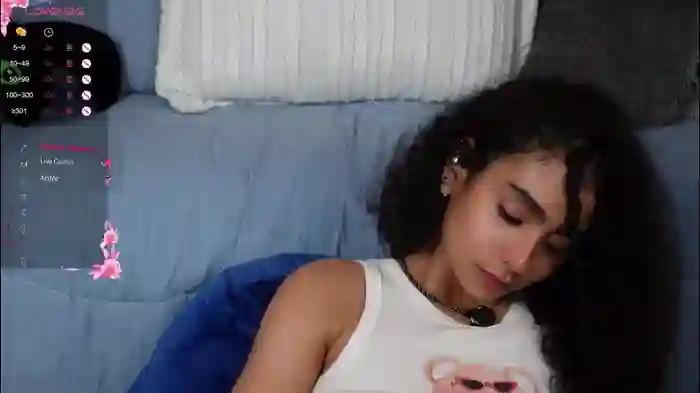 vicky_curly