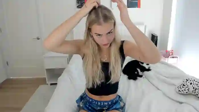 ariah_is_blonde
