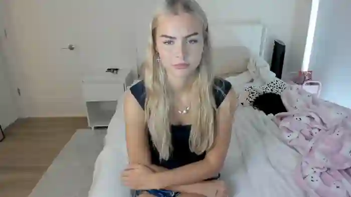 ariah_is_blonde