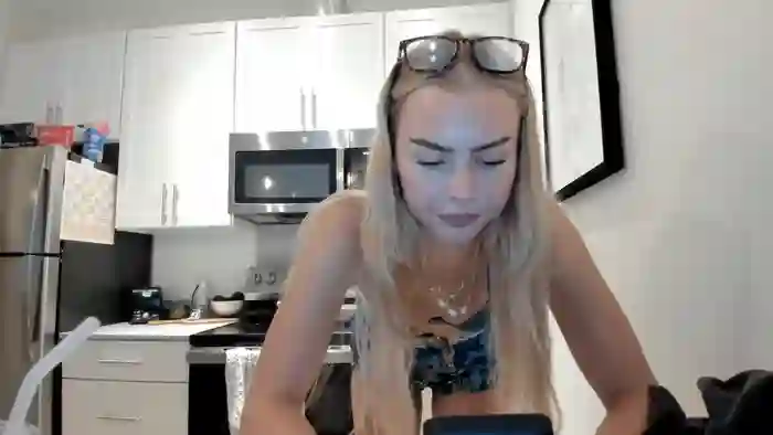 ariah_is_blonde