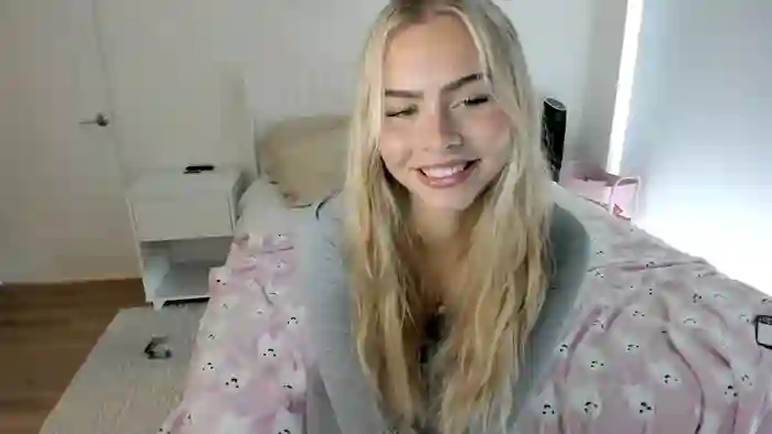 ariah_is_blonde