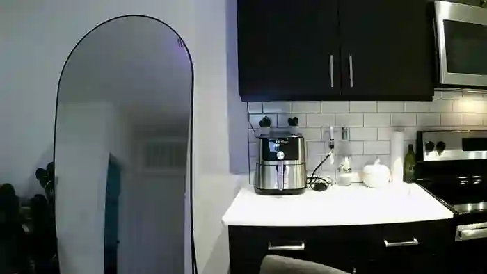 nickyselene