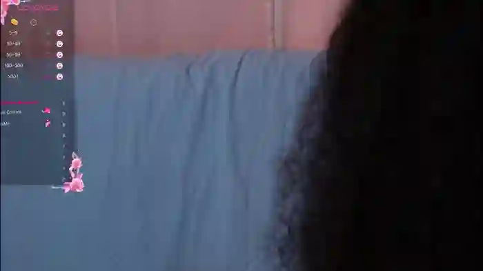vicky_curly