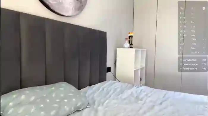 ellie_hollow