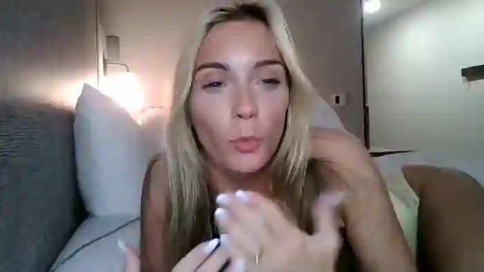 elliebellyy