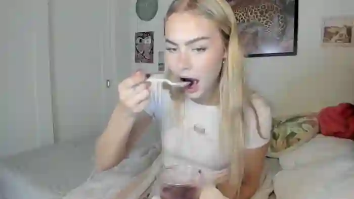 ariah_is_blonde