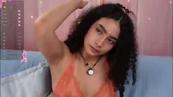 vicky_curly