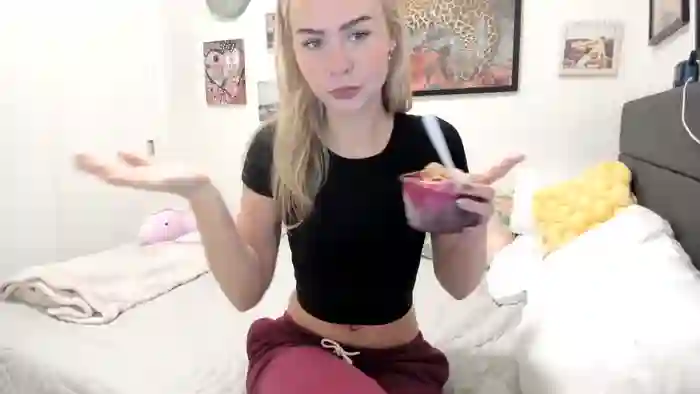ariah_is_blonde