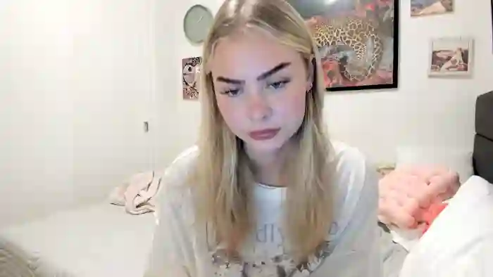 ariah_is_blonde